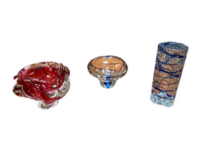 null * Lot including ashtray, cup and vase in blown glass 

Contemporary work 

H....
