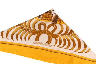 null * HERMES PARIS

Carré en twill de soie imprimé à décor d'un tigre sur fond jaune

Nombreuses...