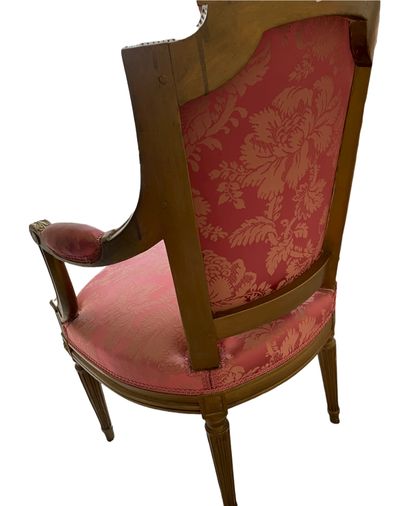 null * Pair of armchairs in wood and stucco relacquered, backs hat of gendarme, rich...