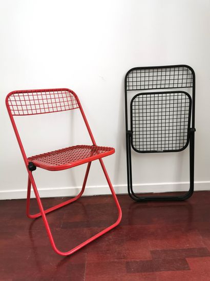 null IKEA, five folding chairs in red, blue and metal wire

H. 88 cm - L. 46 cm -...