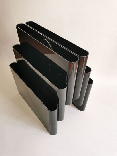 null Giotto STOPPINO for KARTELL Italy 

Black plastic magazine rack with six compartments

H....