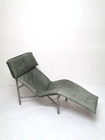 null Tord Bjorklund ( 1939 - 2018) pour IKEA

Chaise longue en cuir patine bronze...