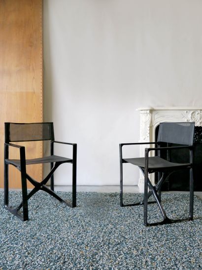 null Pair of contemporary director chairs, folding in black plastic and black mesh

Model...