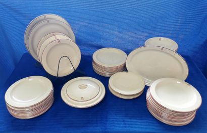 null ROUARD PARIS pour VILLEROY BOCH 

Partie de service de table en céramique beige...