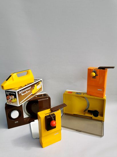 null Ustensiles de cuisine, dont : 

Deux ouvre-boîtes électrique en plastique jaune...