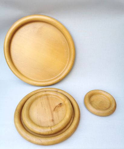 null Daniela MOLA and Ingo KNUTH for DMK 

Wooden nesting trays, stamped

D. 18 -...
