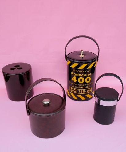 null Four isothermal ice buckets

Kodachrome in black vinyl, H. 28 cm - D. 20 cm

Plum...