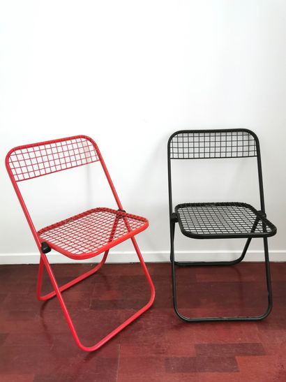 null IKEA, cinq chaises pliantes en métal filaire rouge, bleu, métal

H. 88 cm -...