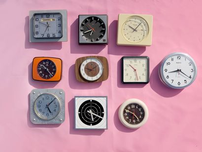 null Lot d'horloges en plastique, métal et bois, de toutes formes

2 JAZ, Vedette...