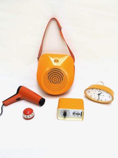 null Set of everyday objects in yellow and orange plastic, mainly by ROSTI, Denmark

Battery...