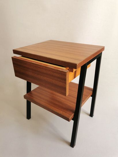 null Pair of bedside tables with one drawer in wood, black metal base

H. 47 cm -...