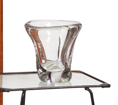 DAUM France 
Vase en cristal, signé 
H. 21...