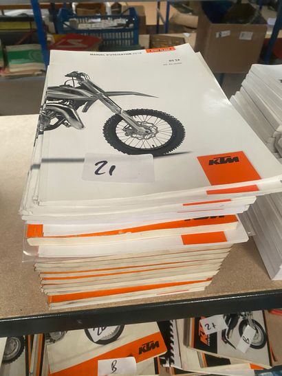 30 manuels d'utilisation KTM CROSS 
 
Frais d'expédition pour le lot : 20€