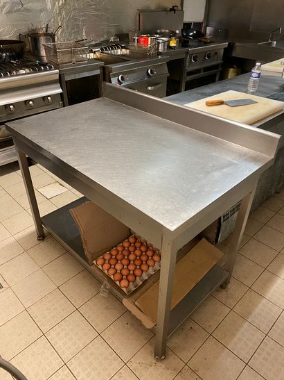 null Table inox 2 niveaux

86 x 120 x 70 cm



+ Évier inox commande fémorale