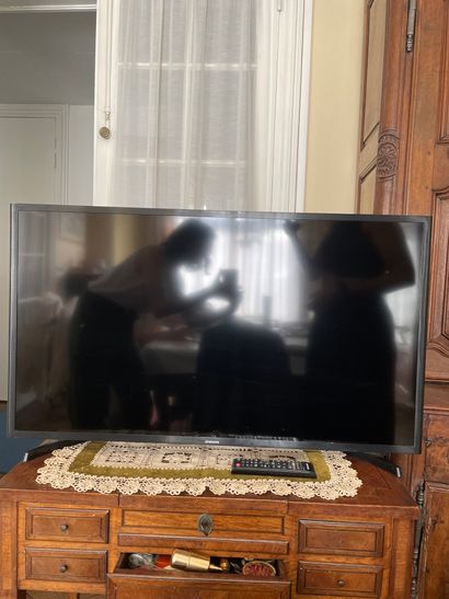 TV écran plat SAMSUNG 

Diag. 100 cm



EN...