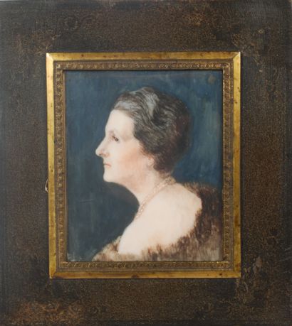null Ecole Française du début du XXe siècle 

Portrait de Thérèse de Malus

Miniature...