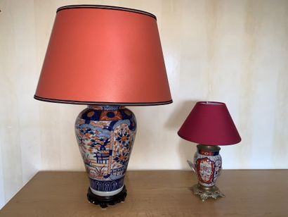 null JAPON - XXe siècle

Deux lampes en porcelaine à décor Imari, l’une avec une...