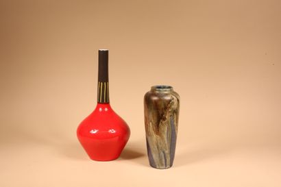 null * André BAUD (1903-1986) pour VALLAURIS

Vase soliflore en céramique de forme...