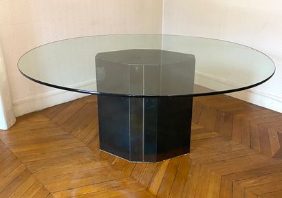 null TRAVAIL DES ANNEES 80

Table ovale à plateau de verre et piétement octogonal...
