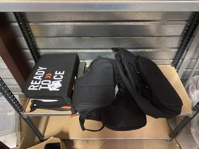 null 1 sac de bottes et sac de casque moto KTM et divers sacoches

Frais d'expédition...