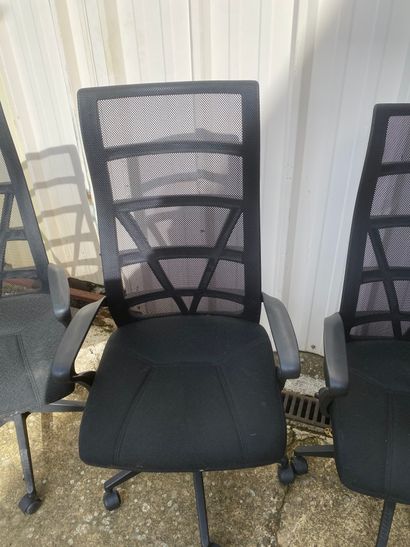 null * 3 fauteuils mobiles de bureau en tissu noir



Expédition : sur demande