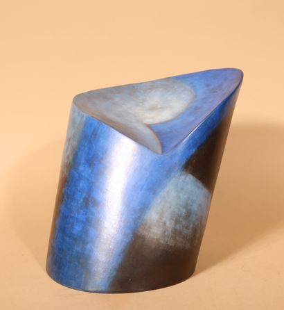 null Carme COLLELL (Né en 1951) 
Sans titre 
Epreuve en céramique bleue
H. 24 x D....