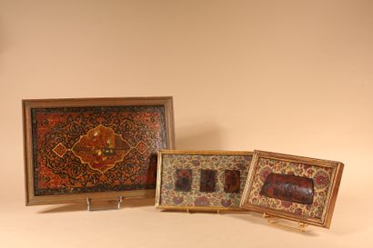 null Cinq objets à décor laqué, Iran, XIXe et XXe siècle
Trois cartes à jouer as-Nâs,...
