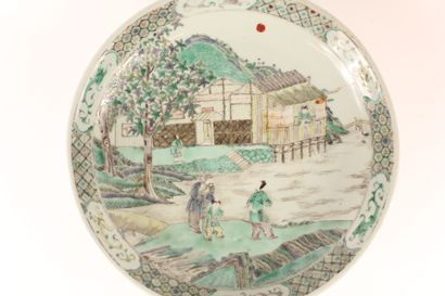 null * CHINE - XXe siècle
Coupe en porcelaine décorée en émaux polychromes dans le...