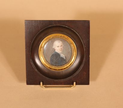 null Ecole française de la fin du XVIIIe siècle
Portrait d'homme 
Miniature
D. 4...