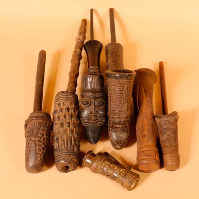 null Lot of various pipes and elements of pipe in wood, metal and terra cotta
L....