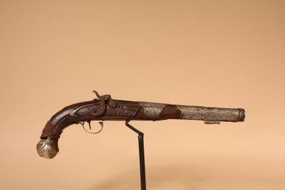 null Pistolet à silex, Maroc, XIXe siècle
Canon rond, platine à décor ciselé et chien...