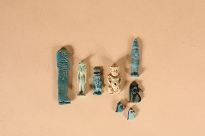 null Lot composé d’amulettes ( Ptah, Bès, Fils d’Horus, Horus, trois yeux Oudjat)....