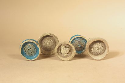 null Cinq filtres de gargoulette, Proche-Orient et Iran médiévaux
En céramique à...