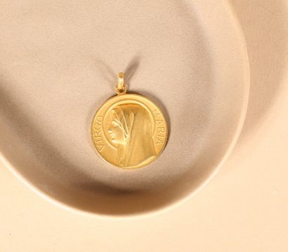 null Par G. LAURENT
Médaille en or jaune 18K 750‰, représentant la vierge de profil,...