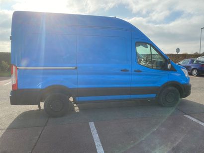 null CTTE FORD TRANSIT FOURGON de couleur bleu 
Carburant : GO 
Puissance Administrative...