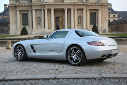 null VP MERCEDES AMG SLS AMG CI de couleur argent 
Carburant : ES 
Puissance Administrative...