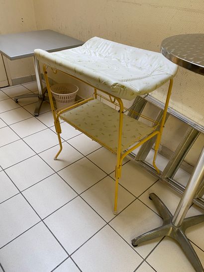 null 6 chaises hautes bébé + table à langer