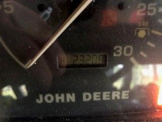 null Tracteur John Deere + remorque, modèle 4300 HST
En état de marche
Deux clés...