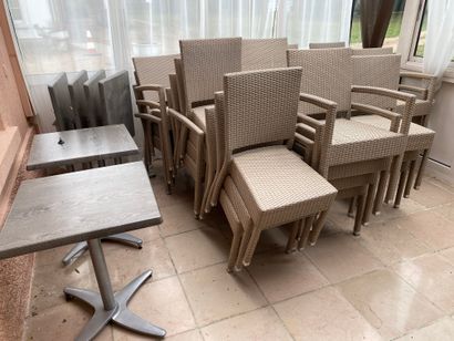 null Fort lot de chaises et fauteuils en PVC tressé et aluminium
Marque : Vauzelle

6...