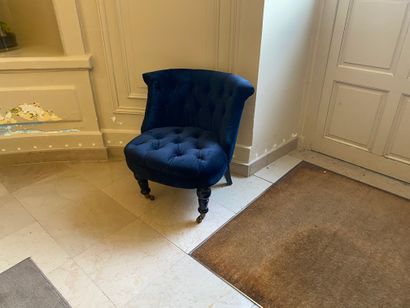 null 4 fauteuils style Chesterfield en velours bleu sur roulettes
70 x 55 x 50 c...