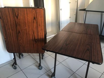 null Lot de 2 tables pliantes en bois 
Longeur 1m80 et largeur 80cm