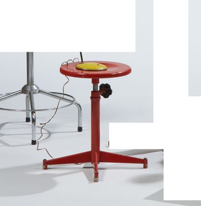 null Red lacquered adjustable workshop stool 
H. 47 cm