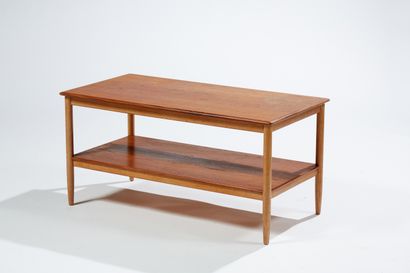 null Table basse de forme rectangulaire à deux plateaux en bois exotique 
Editeur...