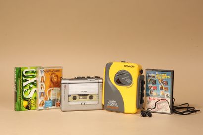 null Lot comprenant deux Walkman : Sony cassette-recorder et casque filaire, Kosaga...