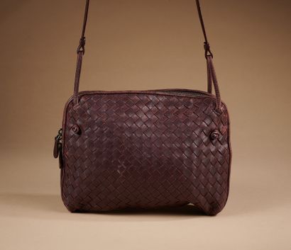 null BOTEGA VENETA 
Sac à porter en bandoulière en agneau "intrecciato" prune, doublure...