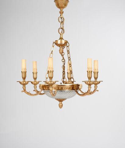 null Six-arm crystal chandelier with gilt bronze mounting 
Modern work
H. 70 cm