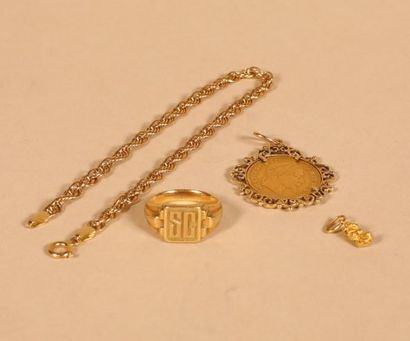 null Lot including:
18K yellow gold 750‰ pendant, adorned with a 10 franc coin.
Bracelet...