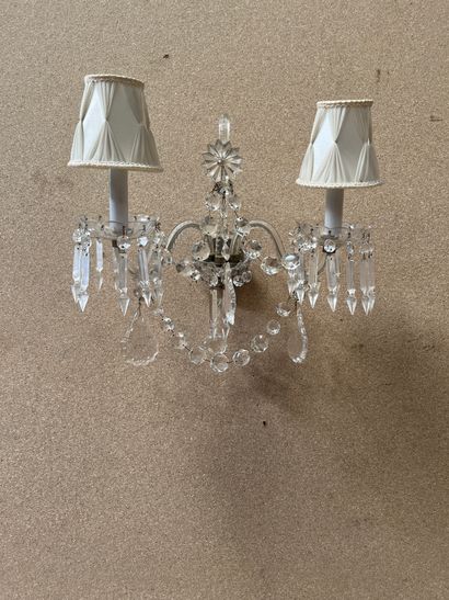 null Pair of Murano sconces with two arms of light, 
garlands and pendants 
H. 30...