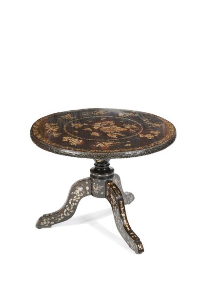 null Low pedestal table in blackened wood with engraved mother-of-pearl inlays, decorated...