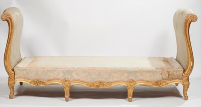 null Gilded wood bed with two scrolled backs, decorated with asymmetrical foliage,...